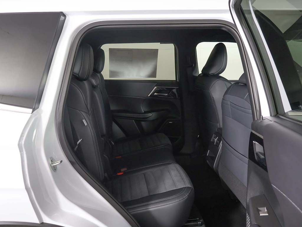 New 2026 Mitsubishi Outlander LE FWD image 31