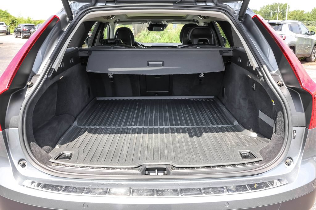 Used 2018 Volvo V90 T5 Cross Country w/ Convenience Package AWD/4WD image 32