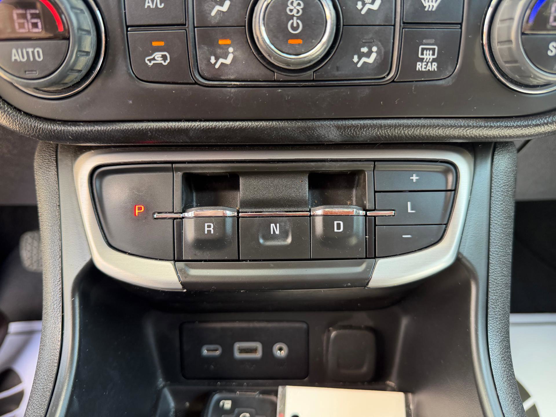 Used 2023 GMC Terrain SLE w/ Driver Convenience Package image 26