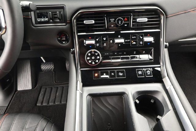 Used 2025 Nissan Armada PRO-4X w/ Pro-4X Premium Package AWD/4WD image 9