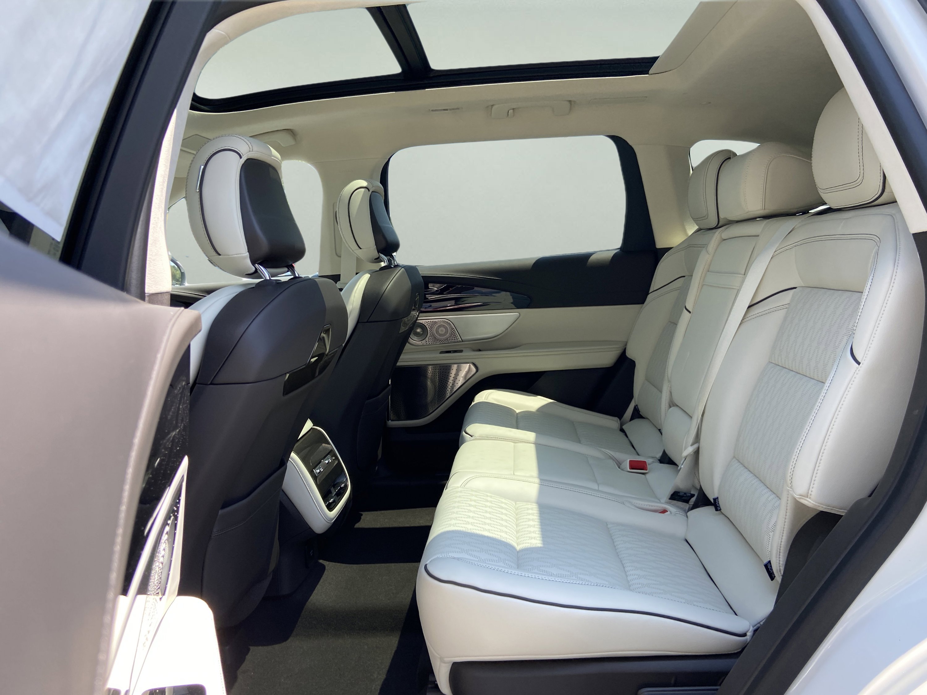 New 2025 Lincoln Nautilus Black Label w/ Jet Appearance Package image 8