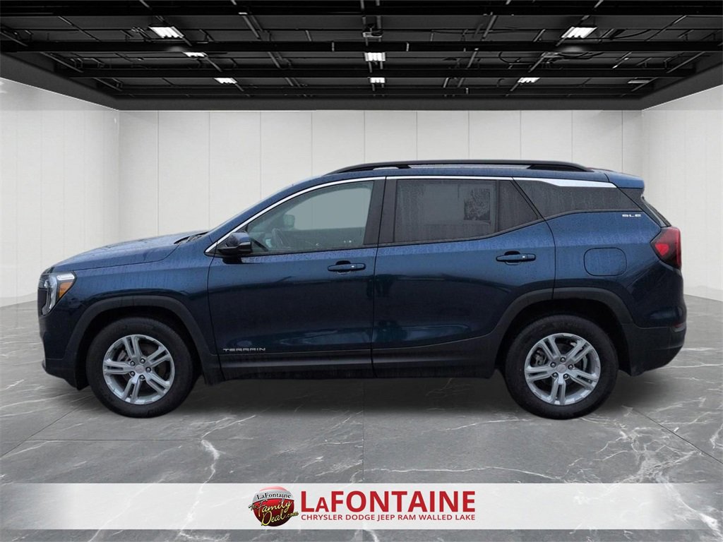 Used 2023 GMC Terrain SLE w/ Driver Convenience Package image 2