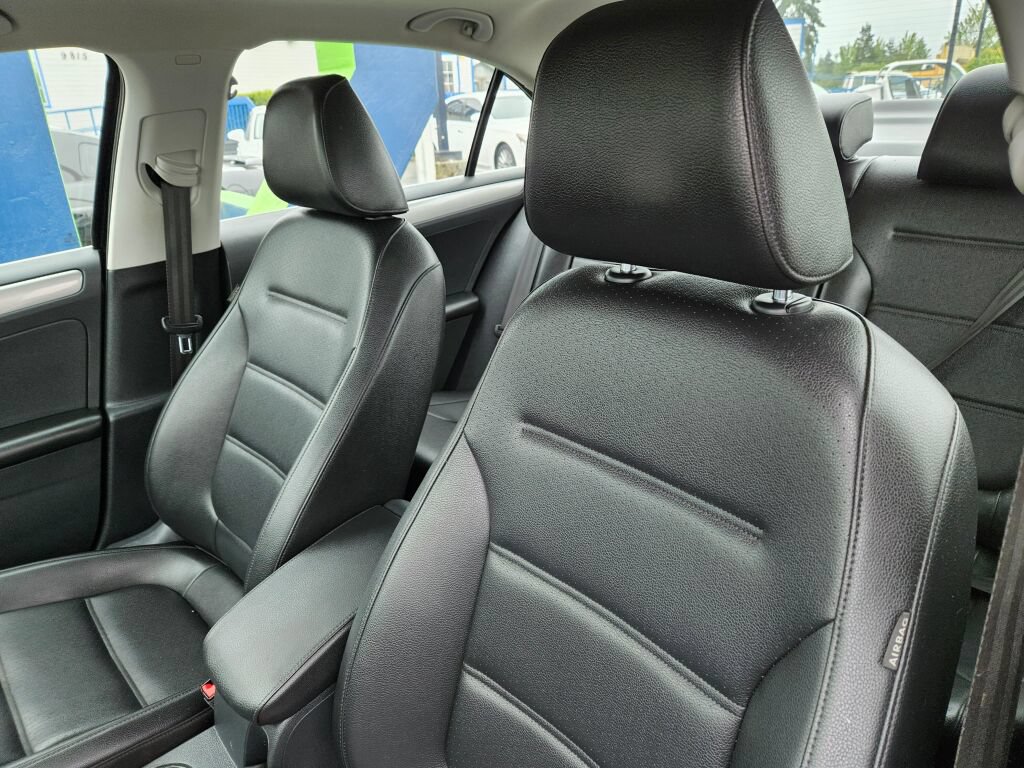 Used 2017 Volkswagen Jetta SE FWD image 16