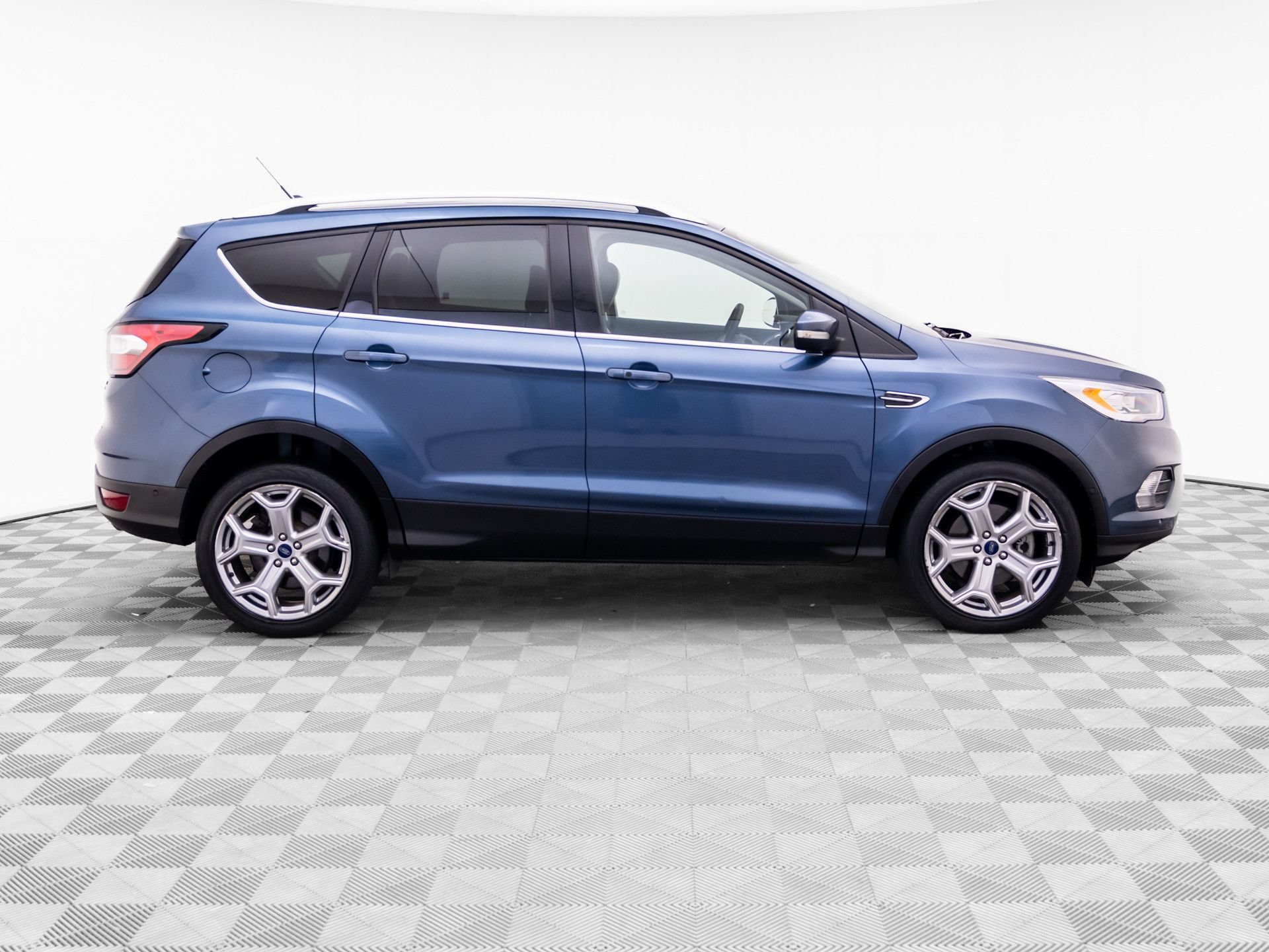 Used 2018 Ford Escape Titanium AWD/4WD image 8