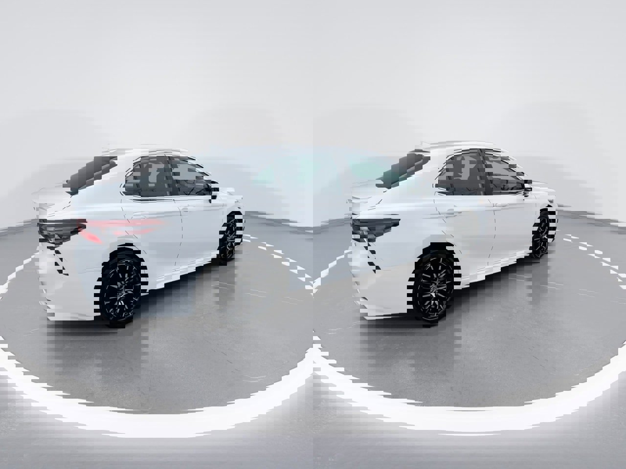 Used 2021 Toyota Camry SE w/ Cold Weather Package image 21