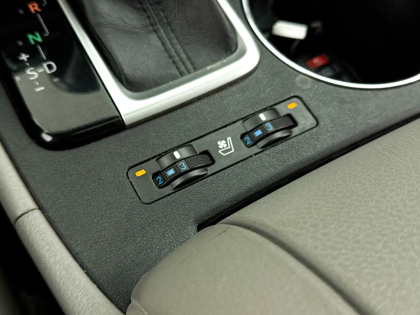 Used 2018 Toyota Highlander Limited AWD/4WD image 25