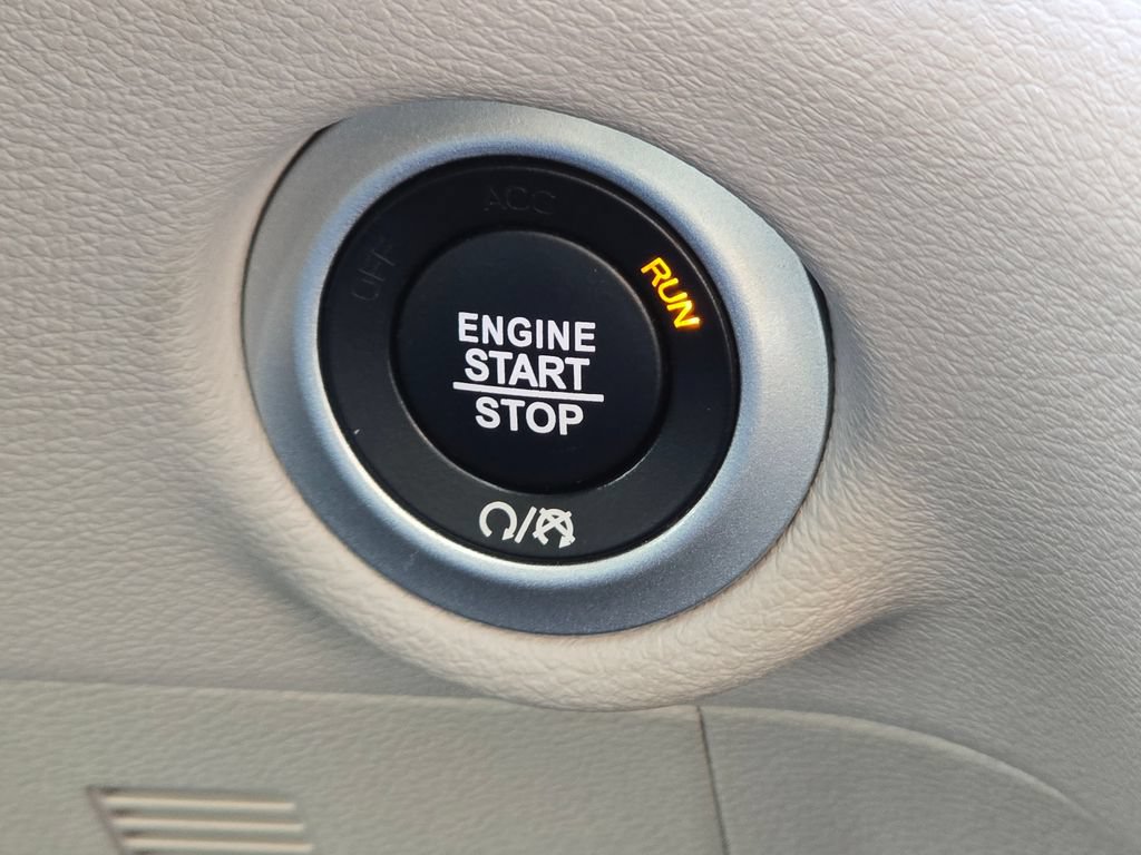Used 2019 Chrysler Pacifica Touring-L Plus w/ Advanced Safetytec Group FWD image 15