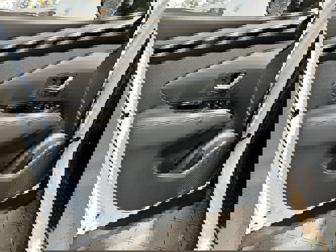 Used 2024 Hyundai Santa Cruz Limited image 11