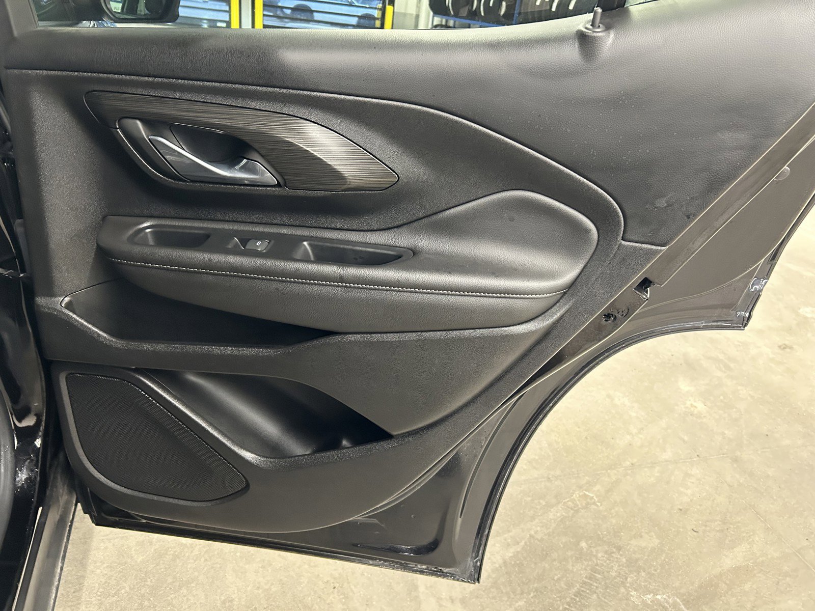 Used 2023 GMC Terrain SLT image 15