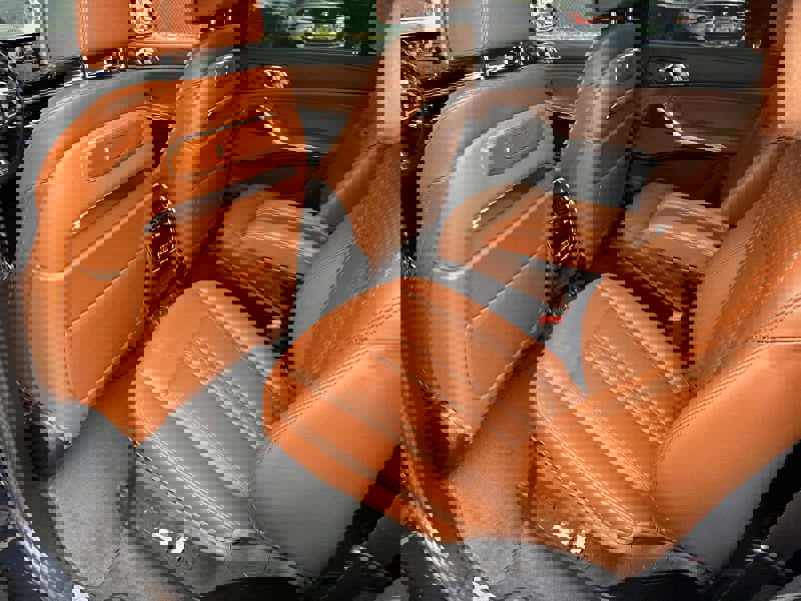 Used 2024 BMW X7 M60i w/ Executive Package image 15