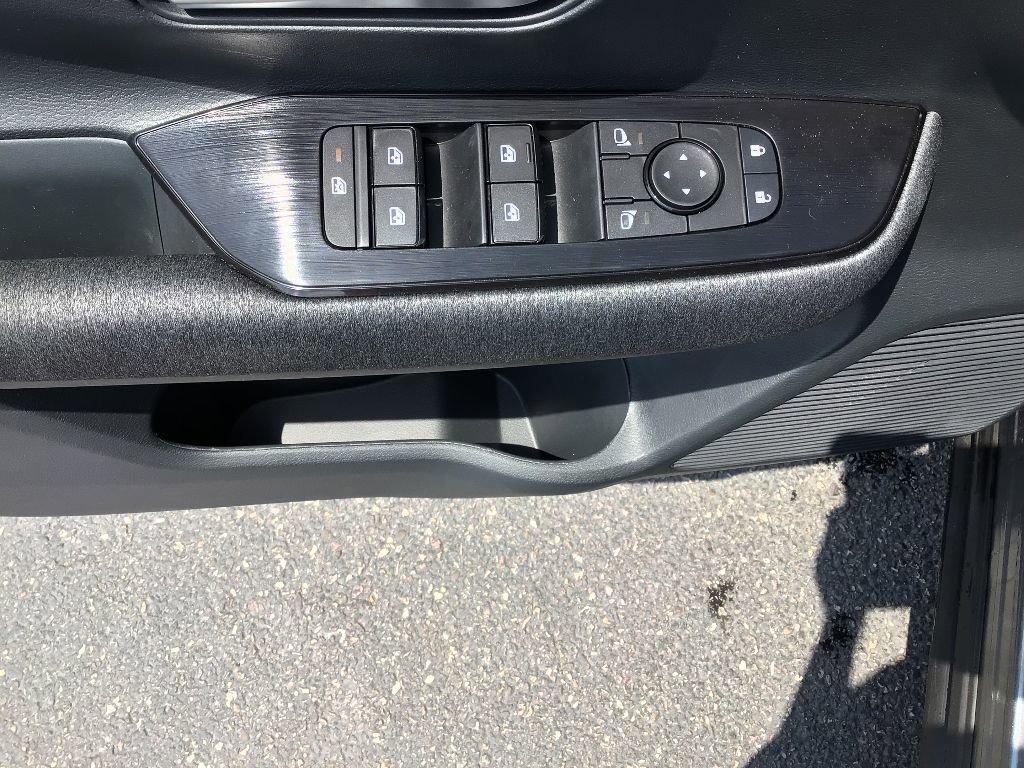 New 2025 Nissan Kicks SV w/ SV Premium Package image 8