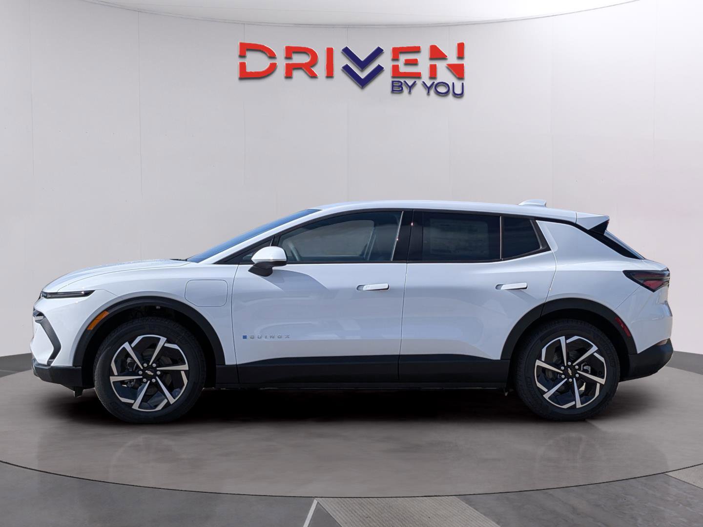 New 2026 Chevrolet Equinox EV LT image 2