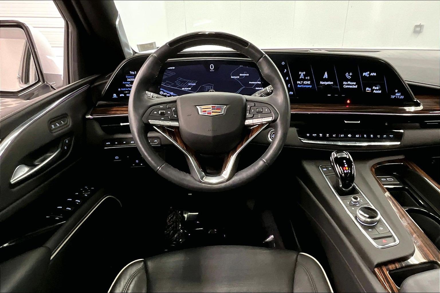 Used 2023 Cadillac Escalade Premium Luxury w/ Performance Package AWD/4WD image 6