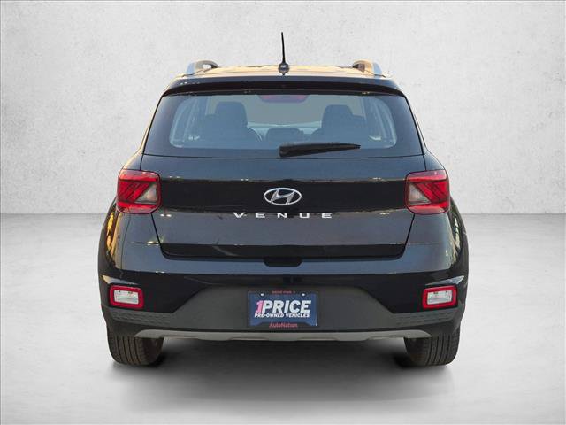 Used 2025 Hyundai Venue SEL FWD image 7
