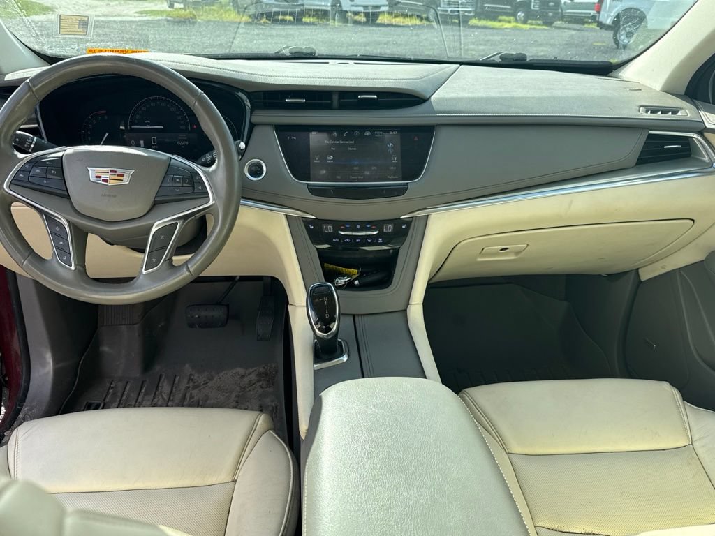 Used 2018 Cadillac XT5 Luxury w/ Driver Awareness Package FWD image 11