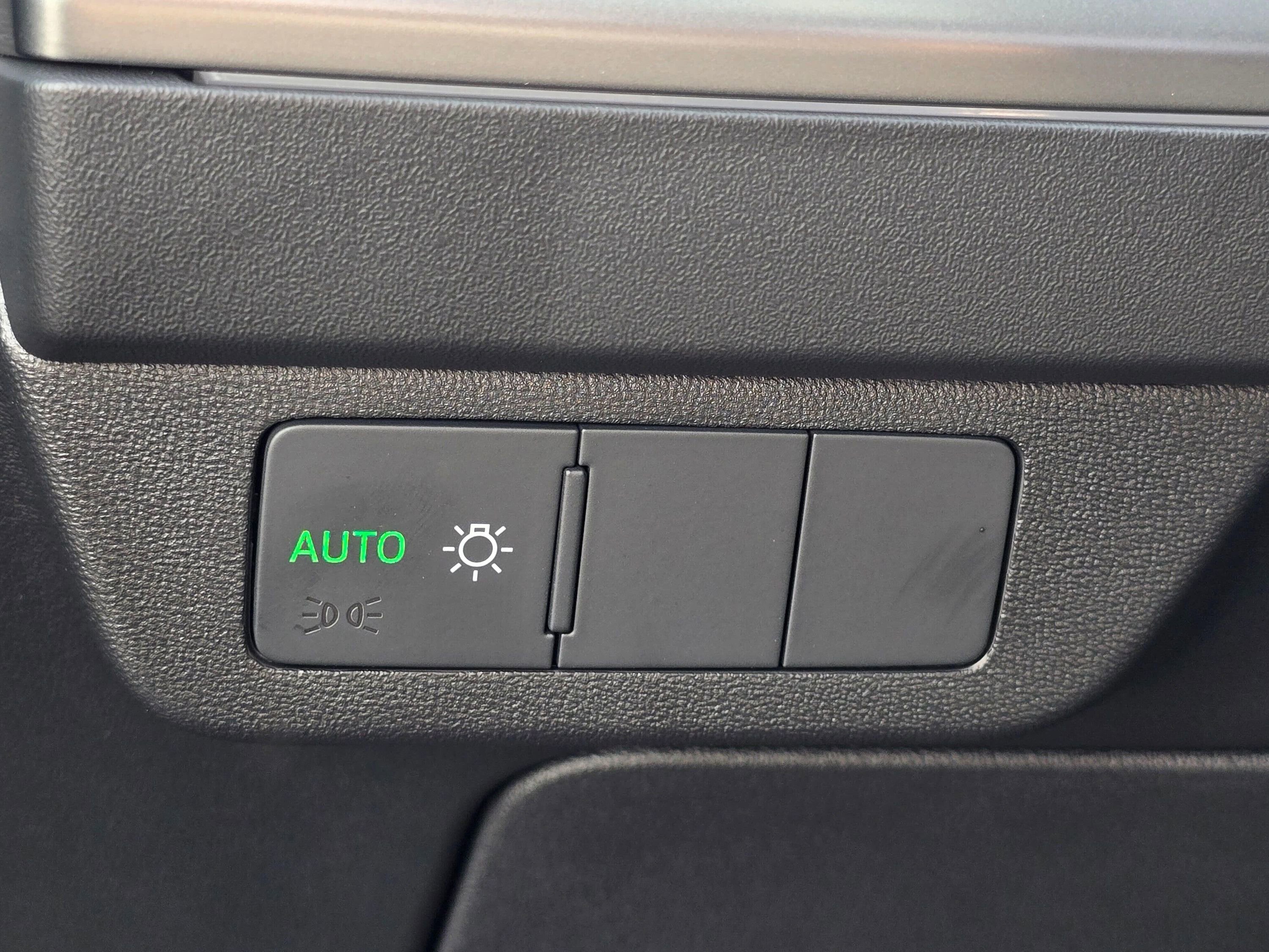 Used 2025 Audi Q4 e-tron Premium w/ Convenience Package AWD/4WD image 38