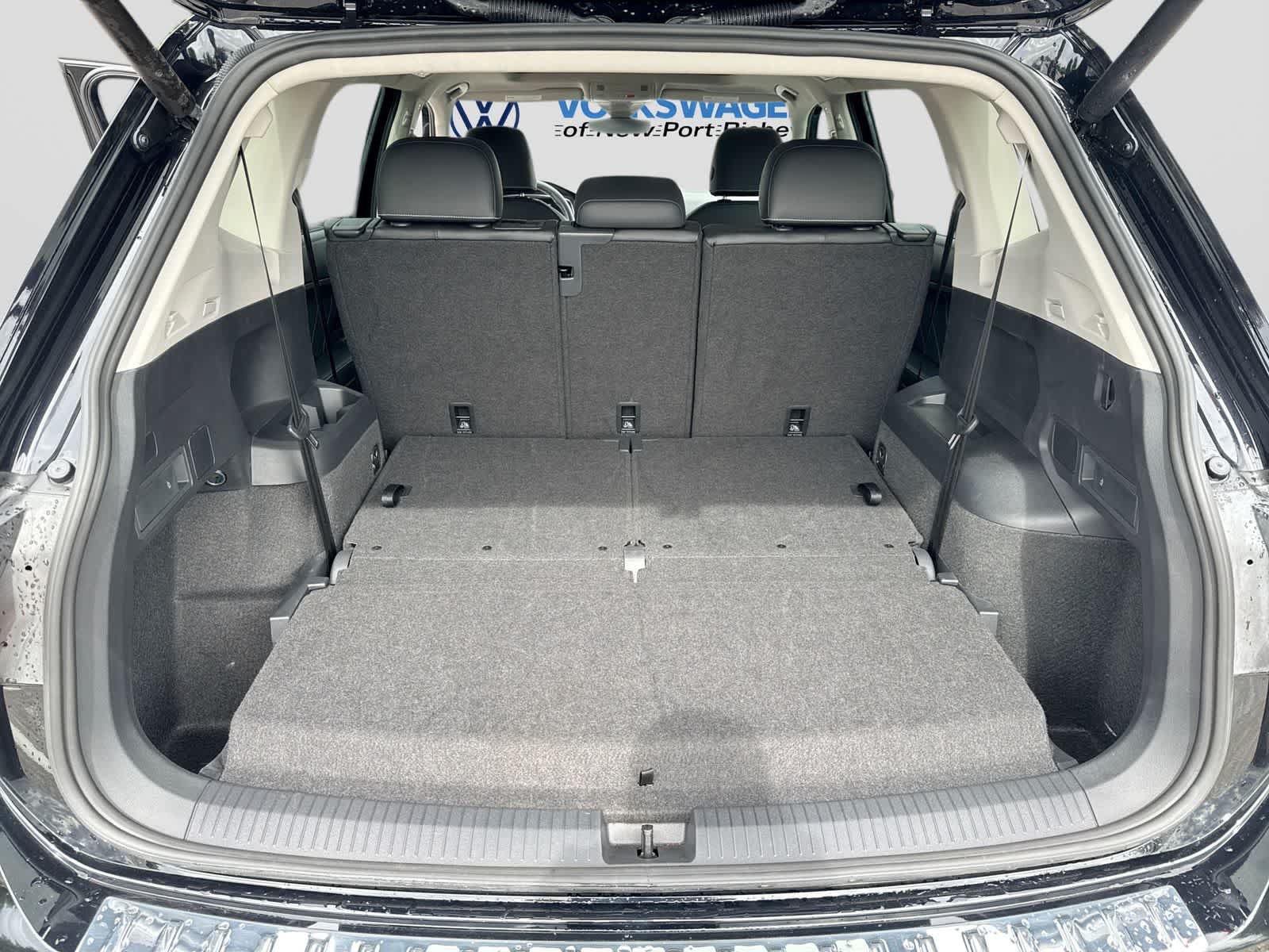Used 2024 Volkswagen Tiguan SE w/ Panoramic Sunroof Package FWD image 41