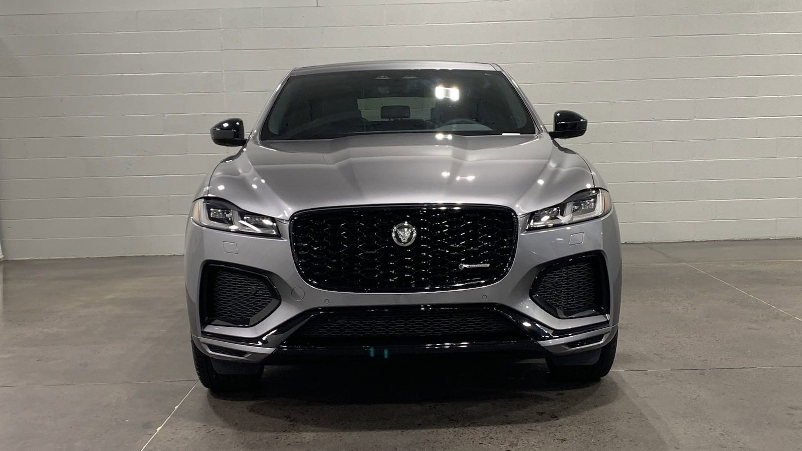 Certified 2025 Jaguar F-PACE R-Dynamic S image 6