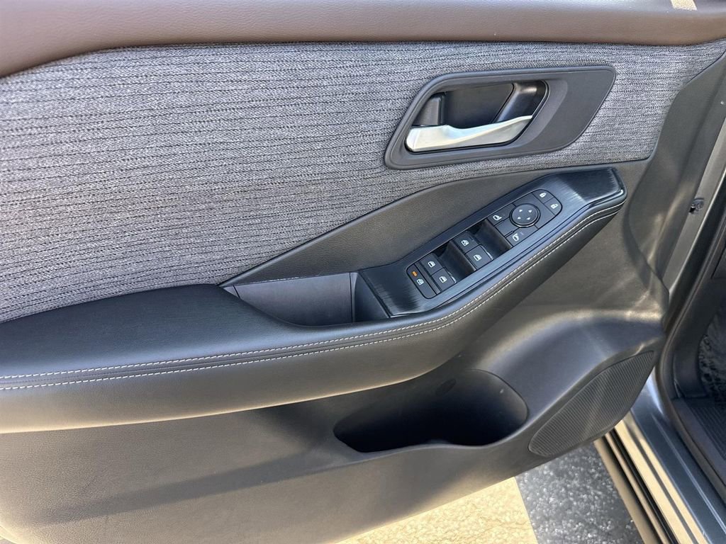 Used 2023 Nissan Rogue SV AWD/4WD image 20