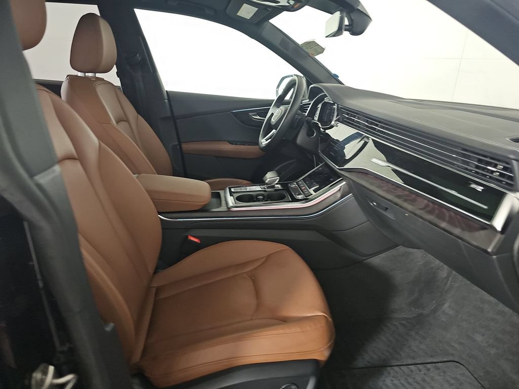 Used 2023 Audi Q8 Premium Plus w/ Premium Plus Package AWD/4WD image 5