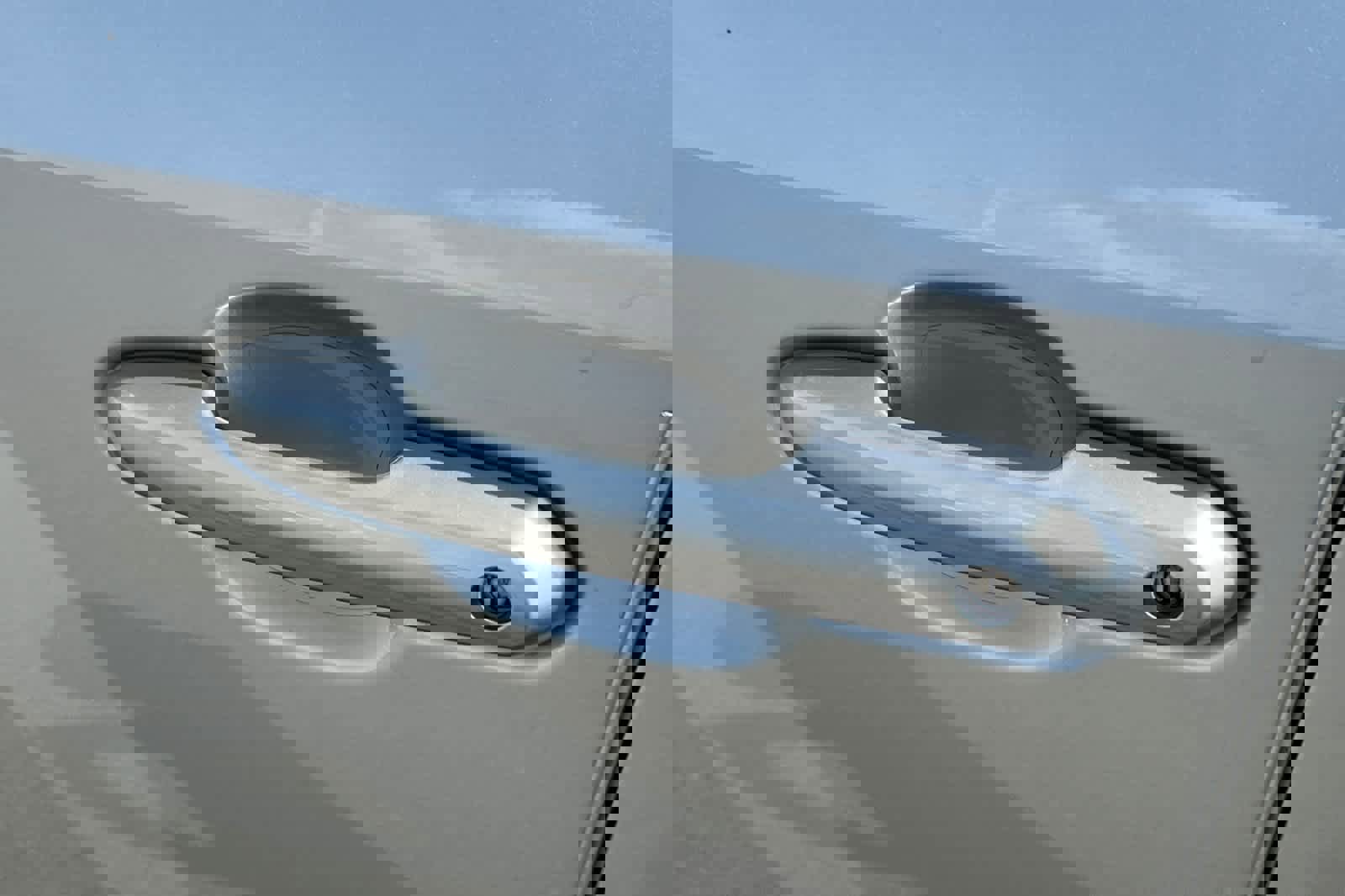 Used 2022 Toyota RAV4 LE image 7