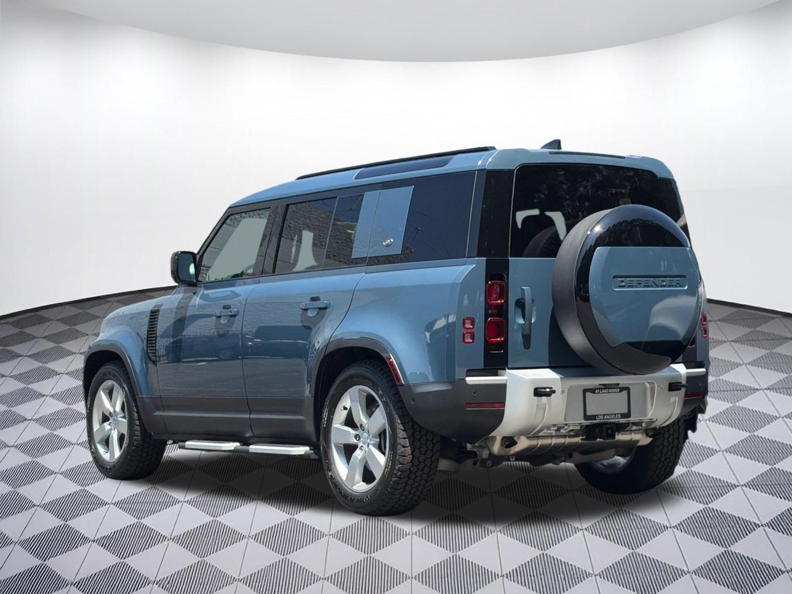 Used 2023 Land Rover Defender 110 SE AWD/4WD image 3