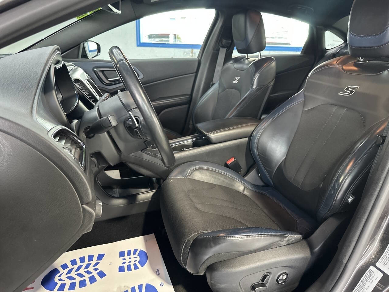 Used 2016 Chrysler 200 S w/ Comfort Group image 14