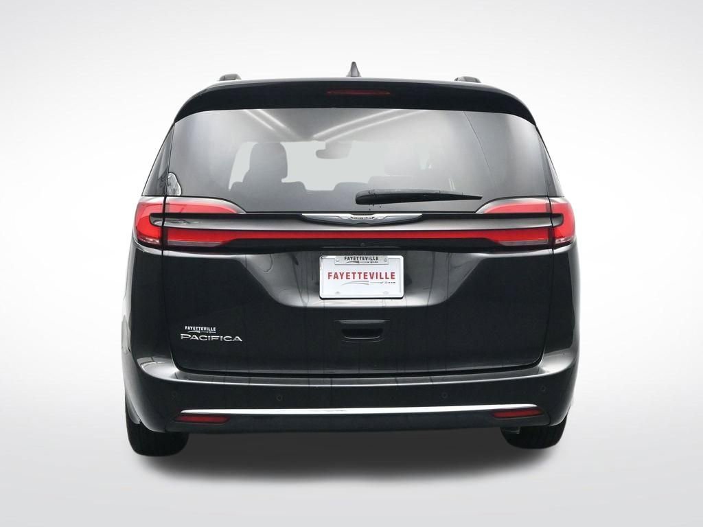 Used 2022 Chrysler Pacifica Touring-L FWD image 7