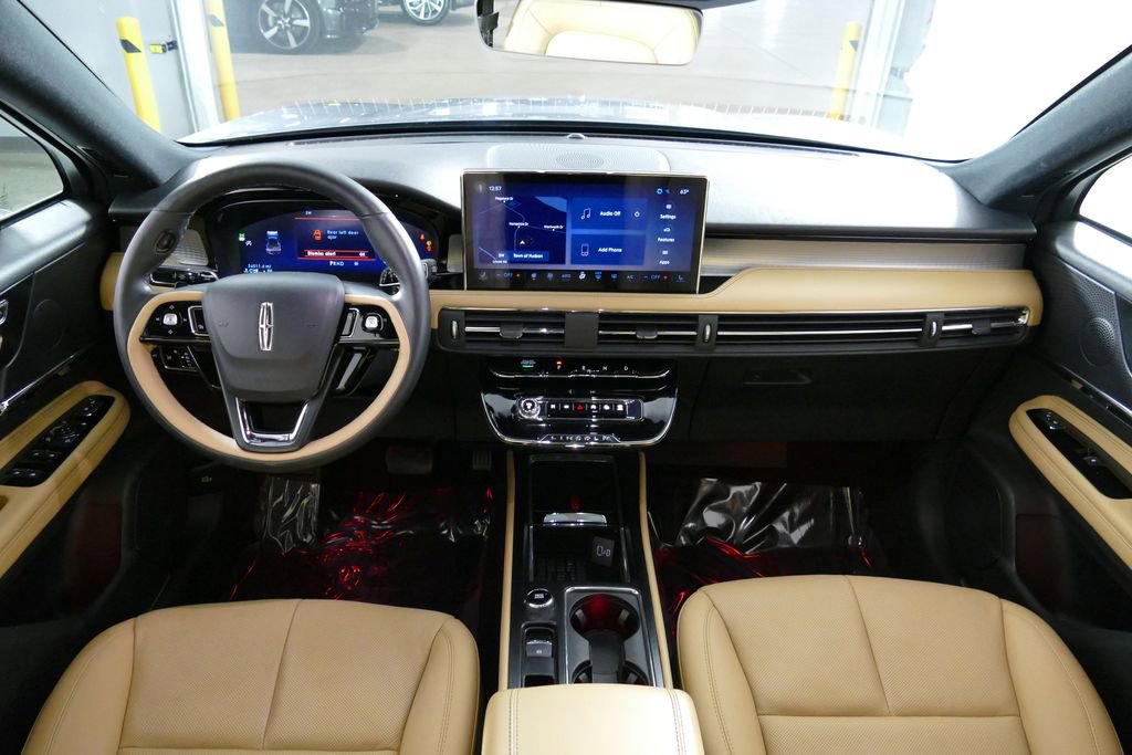 Used 2023 Lincoln Corsair Reserve w/ Equipment Group 201A image 9