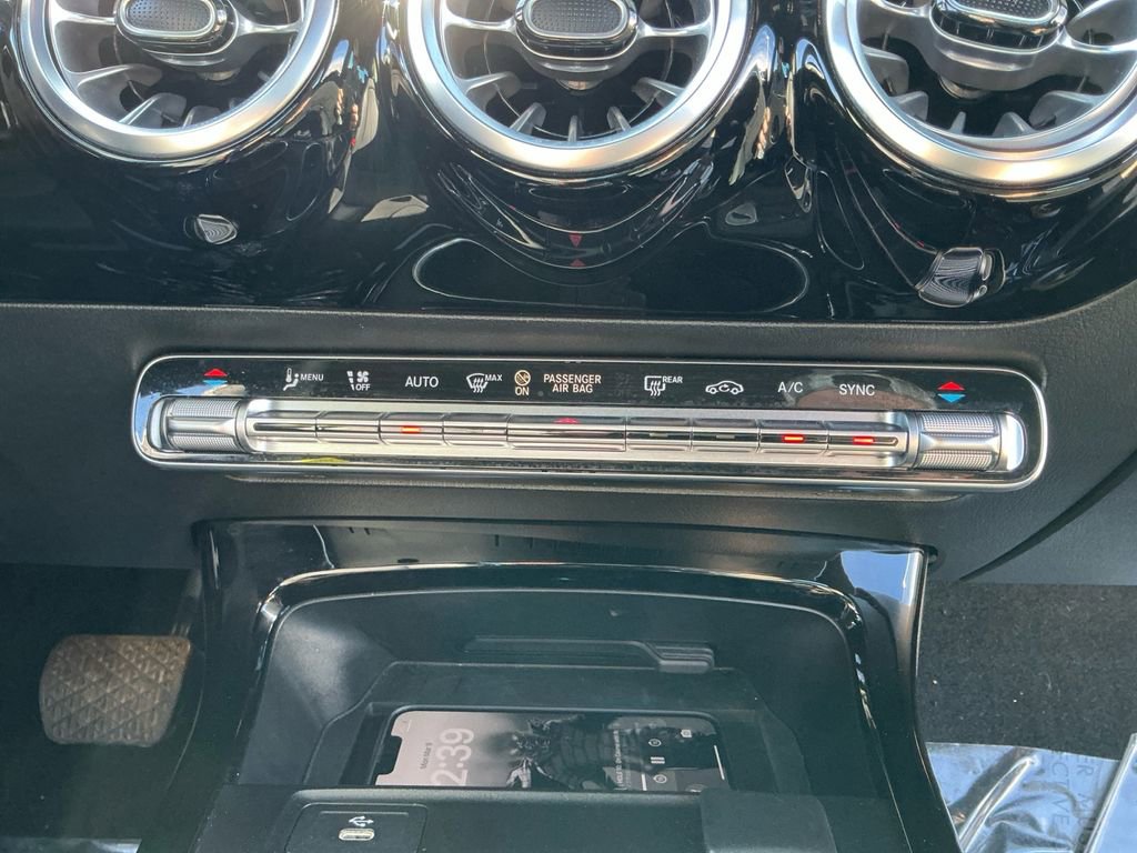 Used 2025 Mercedes-Benz CLA 250 4MATIC image 18