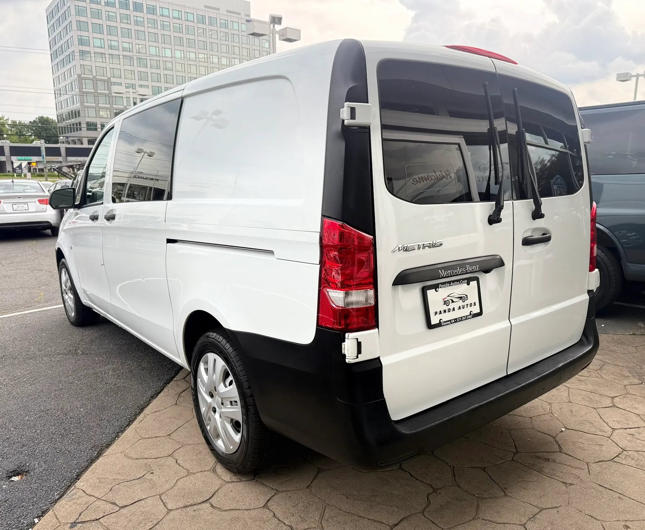 Used 2017 Mercedes-Benz Metris image 5