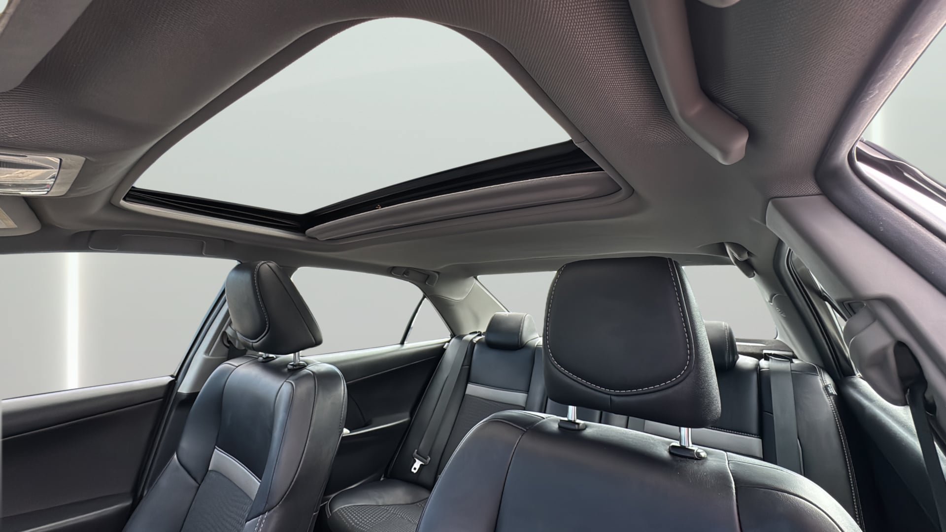 Used 2014 Toyota Camry SE FWD image 32