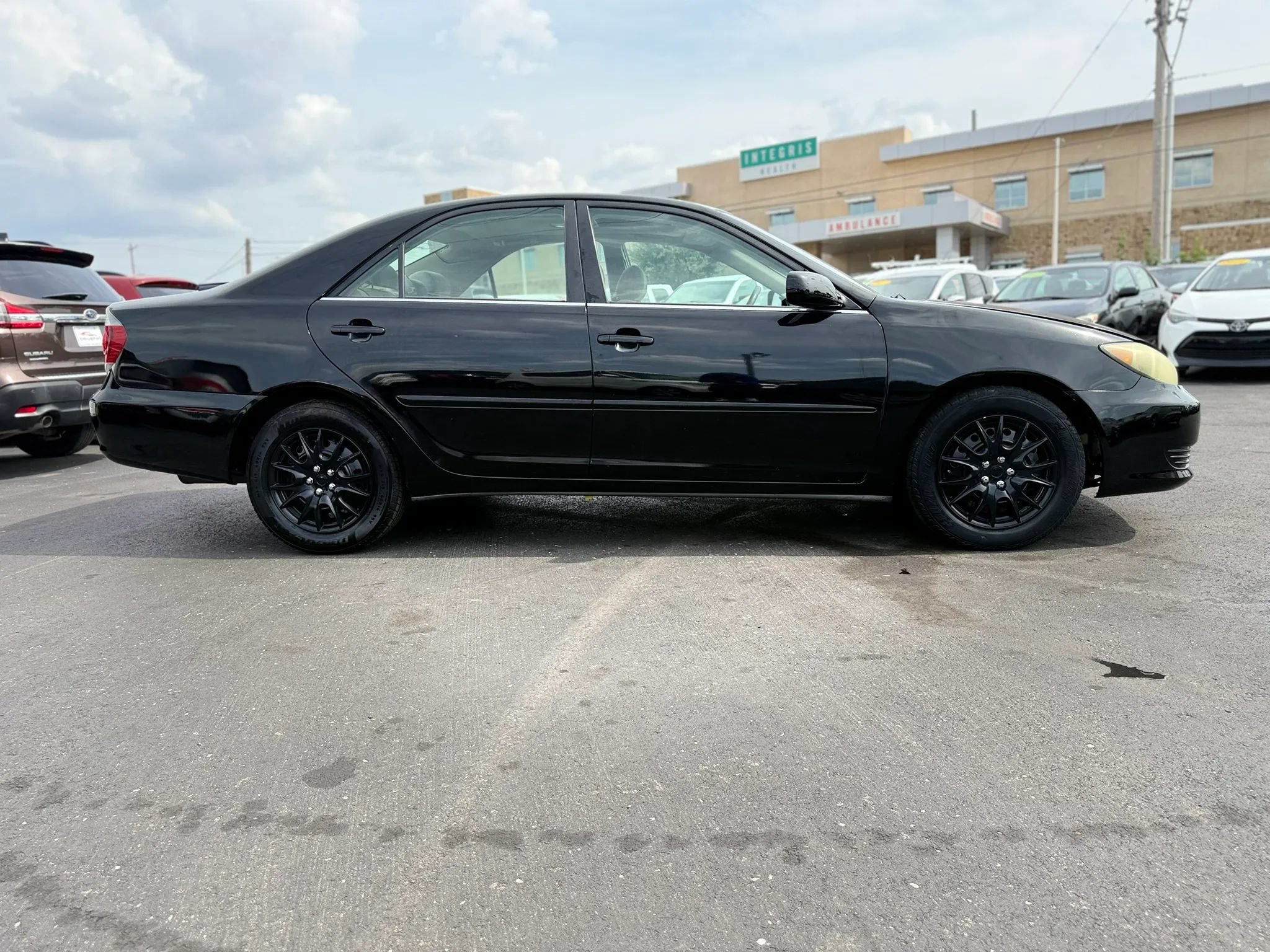 Used 2005 Toyota Camry LE FWD image 2