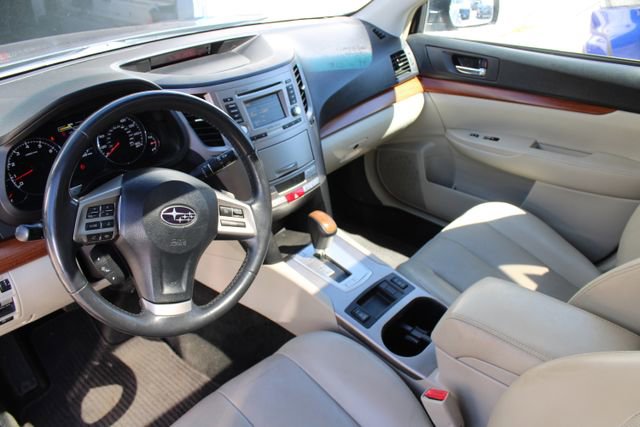Used 2013 Subaru Outback 3.6R Limited w/ Moonroof Pkg image 2
