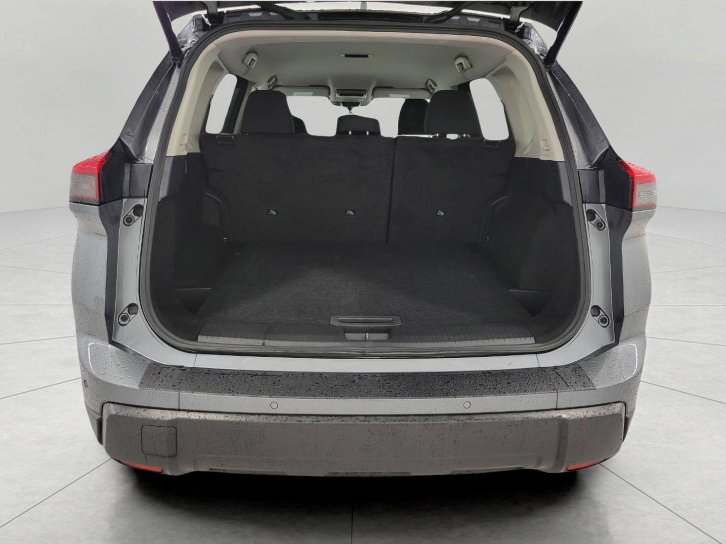 Used 2025 Nissan Rogue SV AWD/4WD image 16