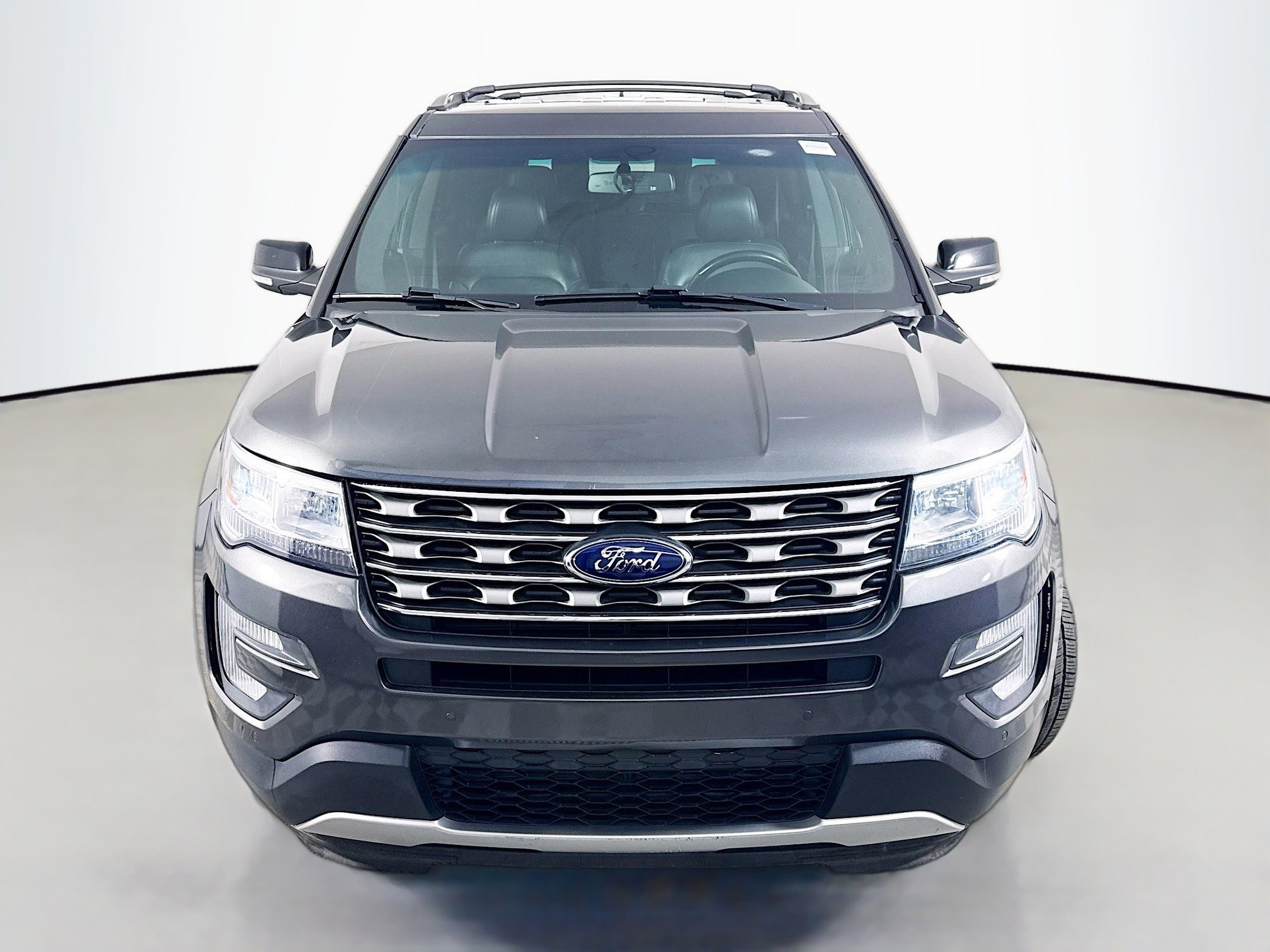 Used 2017 Ford Explorer XLT w/ Equipment Group 202A image 2