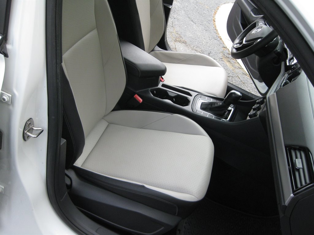 Used 2021 Volkswagen Jetta R-Line w/ R-Line Cold Weather Package image 31