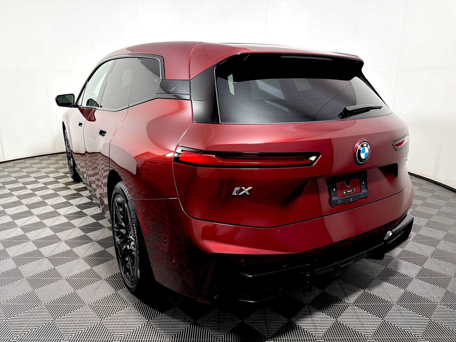 Used 2026 BMW iX xDrive60 w/ M Sport Package AWD/4WD image 5