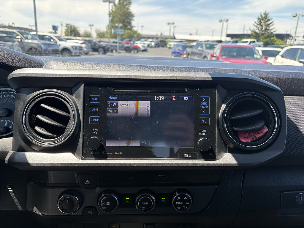Used 2019 Toyota Tacoma TRD Sport AWD/4WD image 30