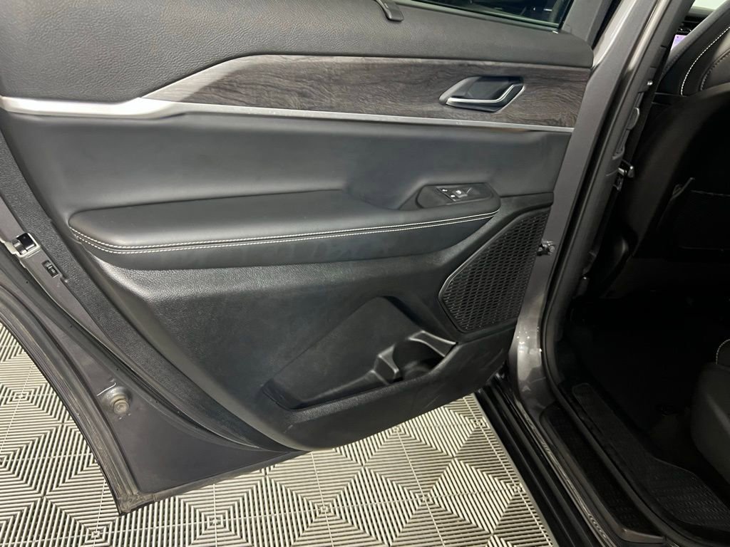 Used 2024 Jeep Grand Cherokee L Limited w/ Luxury Tech Group II image 28