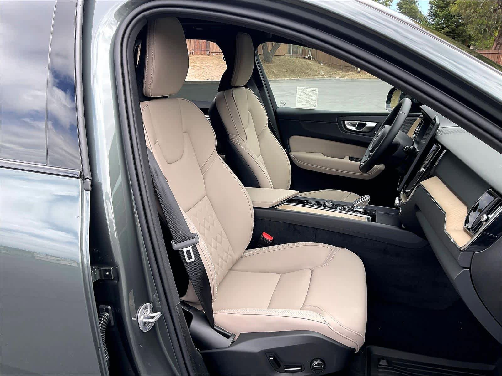 New 2026 Volvo XC60 T8 Plus w/ Protection Package Premier image 31