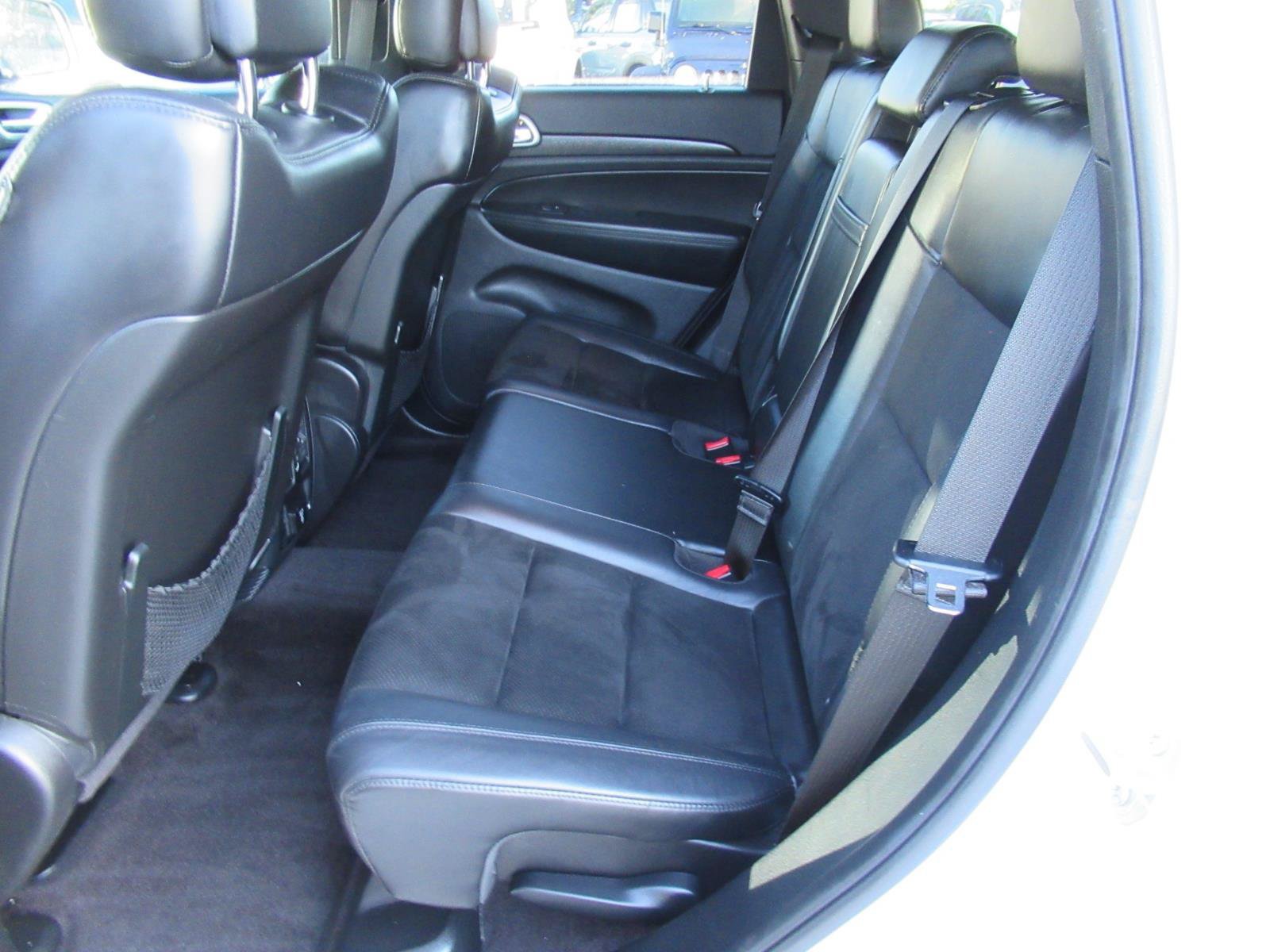 Used 2018 Jeep Grand Cherokee Altitude RWD image 33