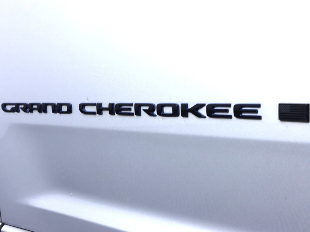 Used 2023 Jeep Grand Cherokee 30th Anniversary image 46