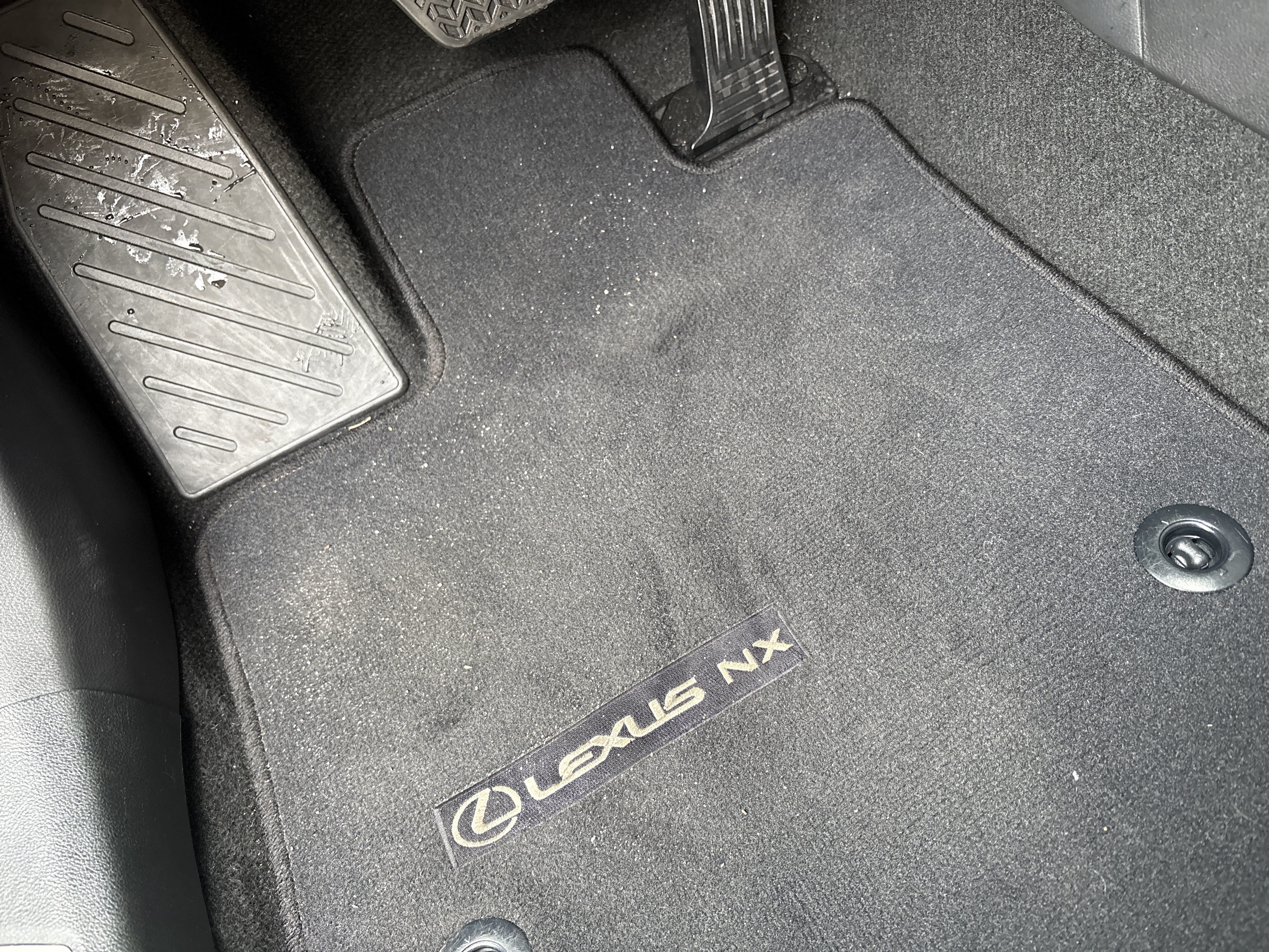 Used 2024 Lexus NX 250 FWD w/ Towing Package (2000 Lbs) image 17