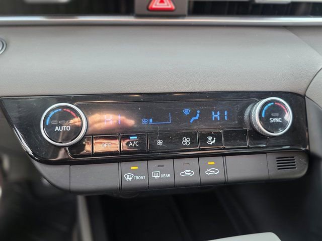 Certified 2025 Hyundai Elantra Sport image 27