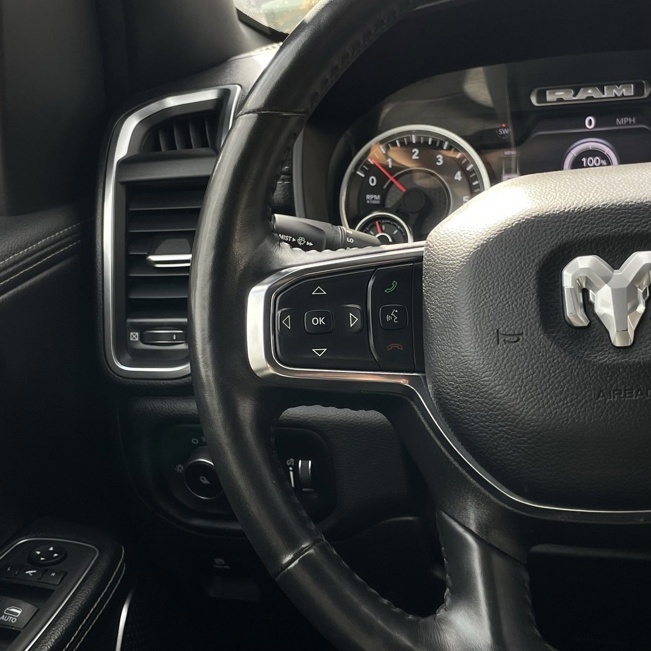 Used 2024 RAM 1500 Laramie image 13