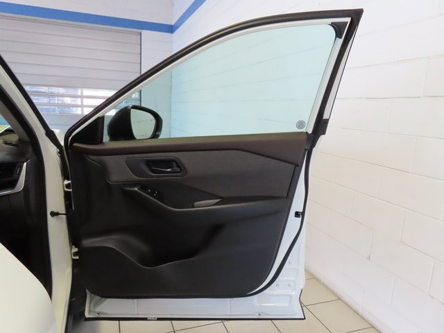 Used 2023 Nissan Rogue S image 24