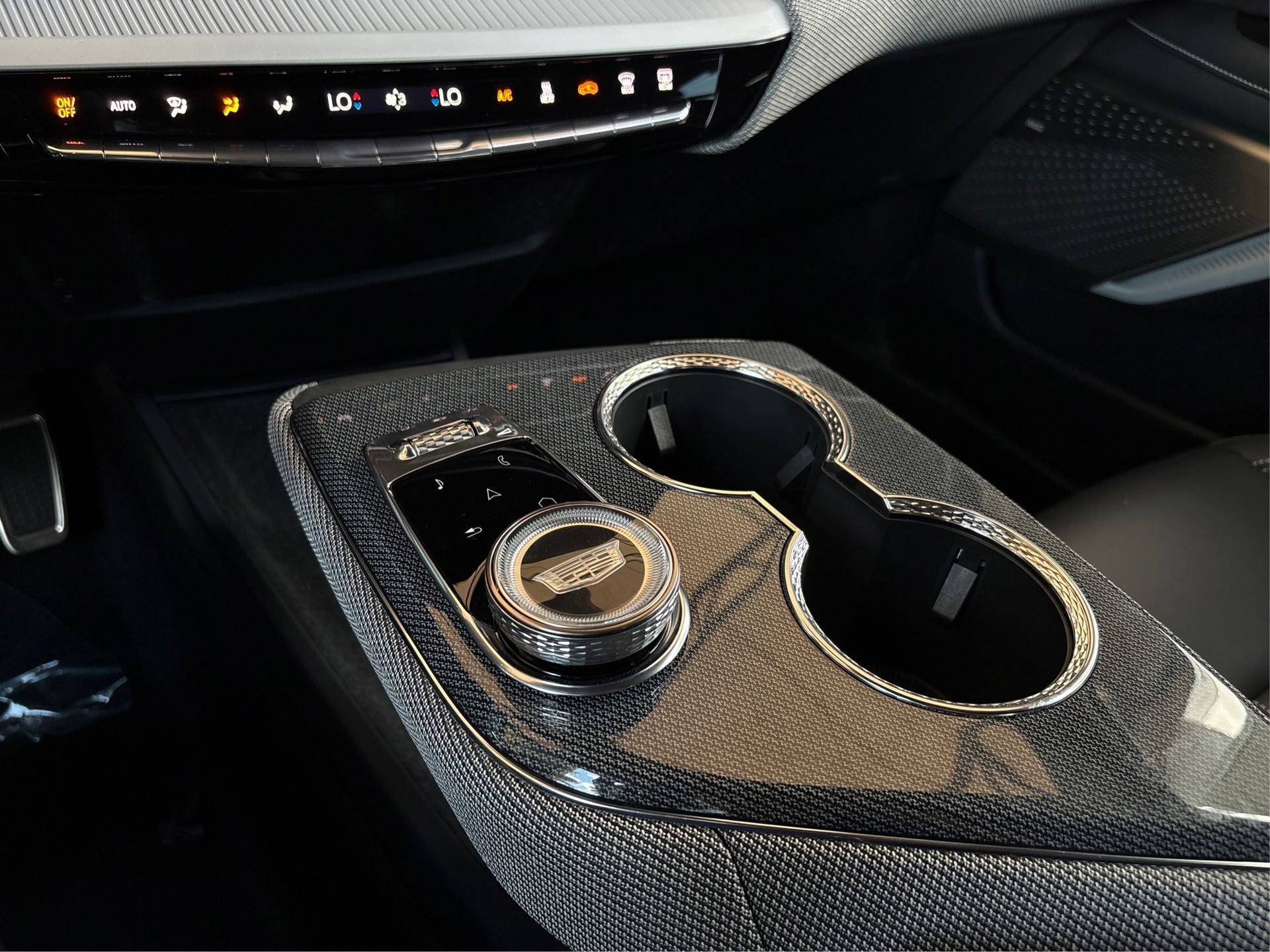 New 2026 Cadillac Optiq Luxury 1 image 27