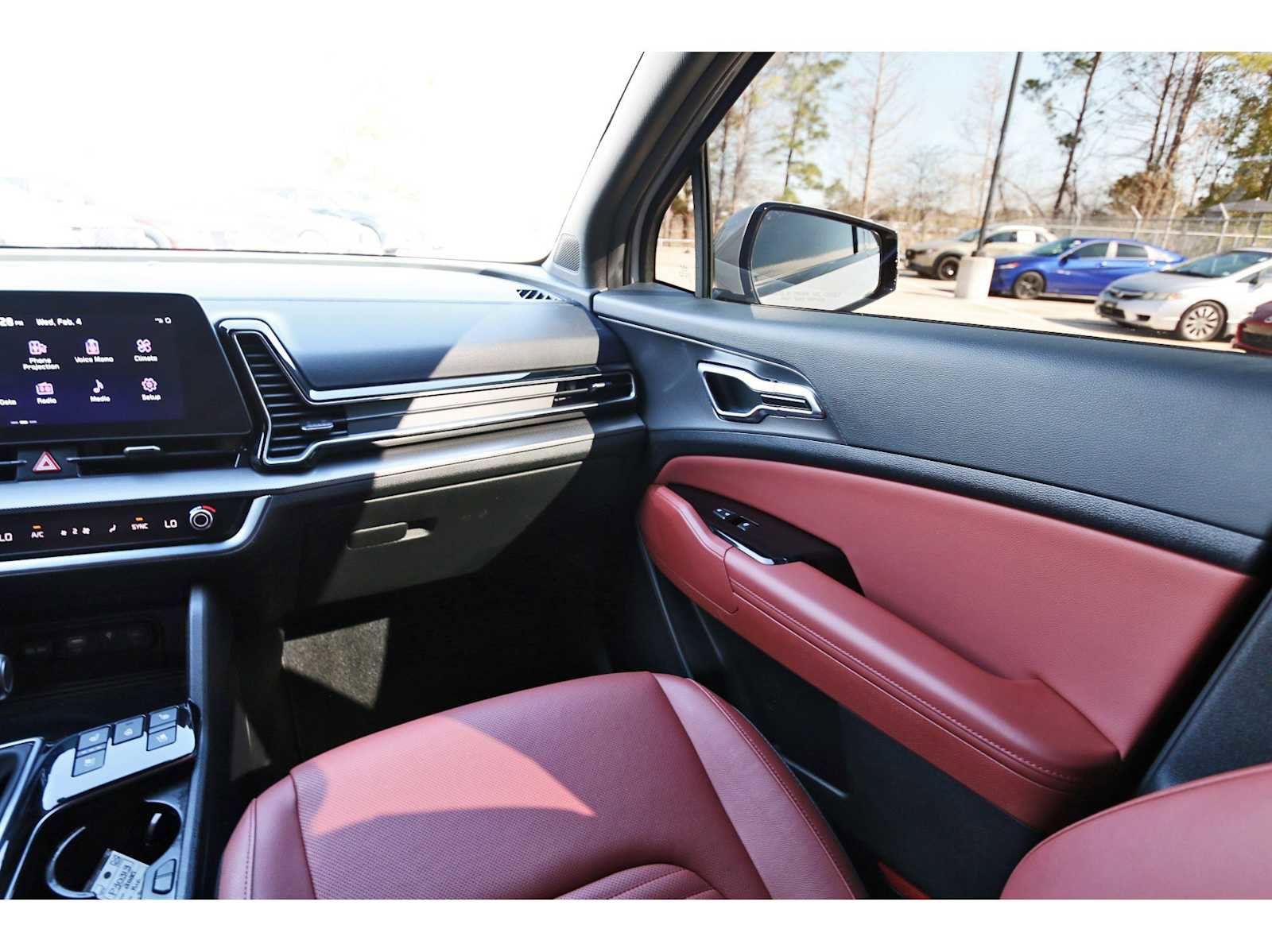 Used 2025 Kia Sportage SX image 8