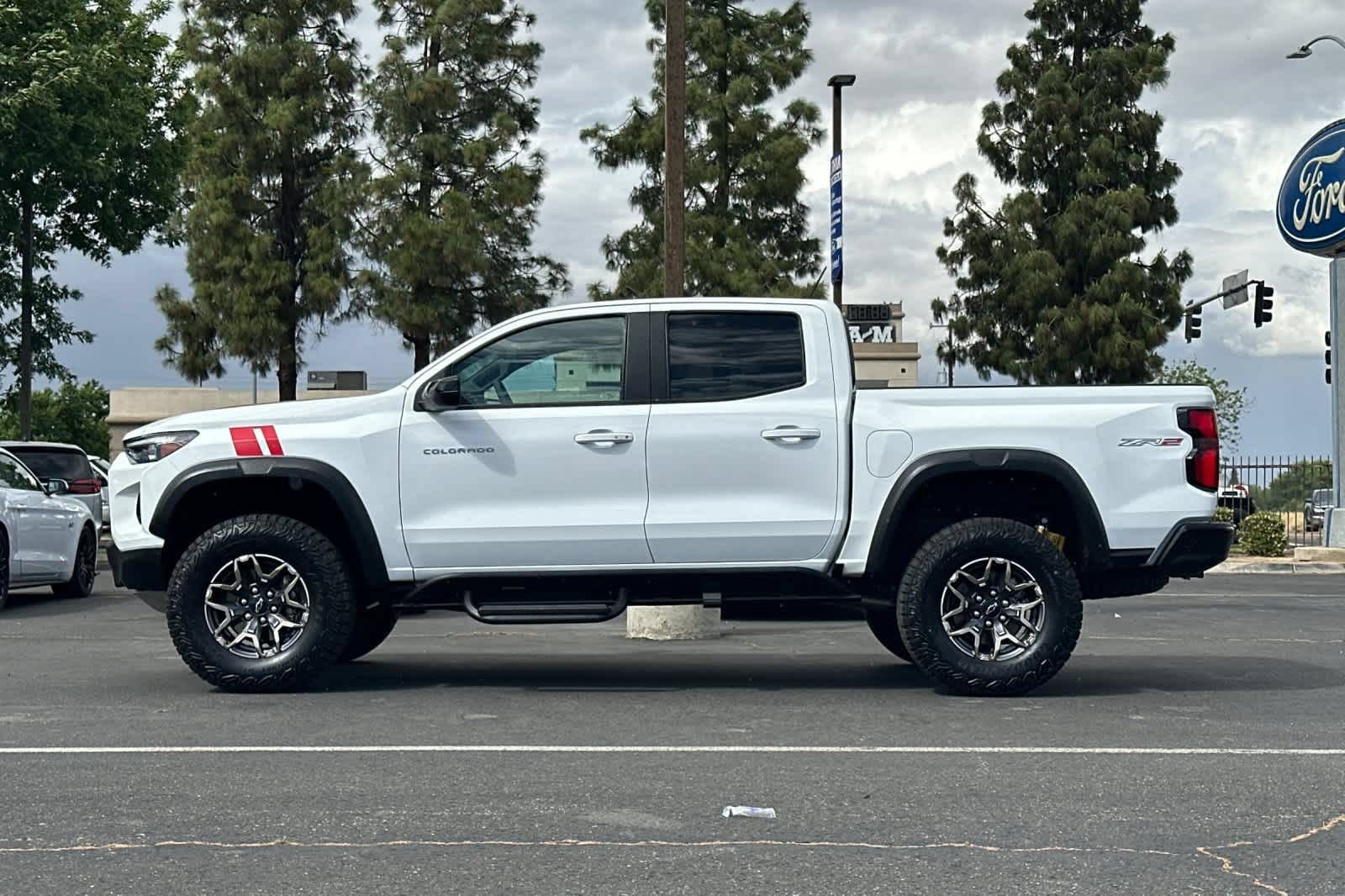 Used 2024 Chevrolet Colorado ZR2 AWD/4WD image 6